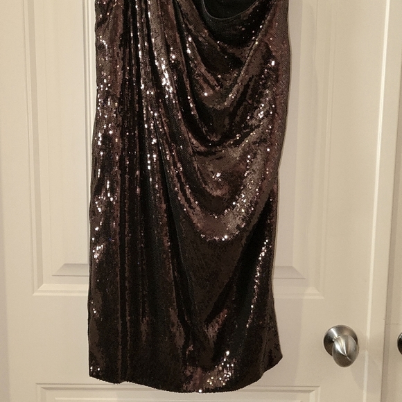 Dress - Picture 3 of 3